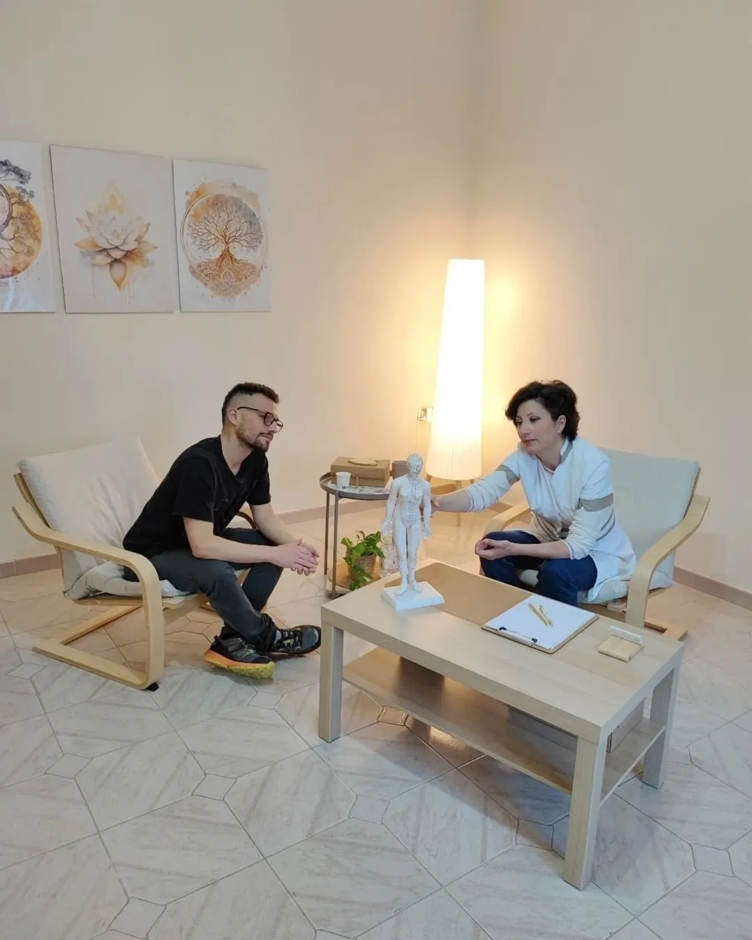 Angela Auletta in studio di naturopatia